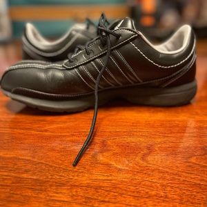 Black Adidas adiprene with torsion system ( size 8.5 women)